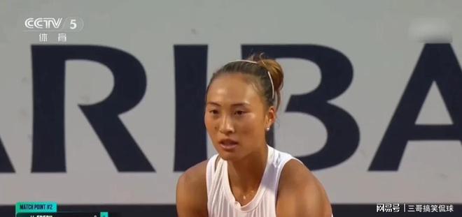 波兰选手在举重比赛中喜获金牌 波兰选手在举重比赛中喜获金牌